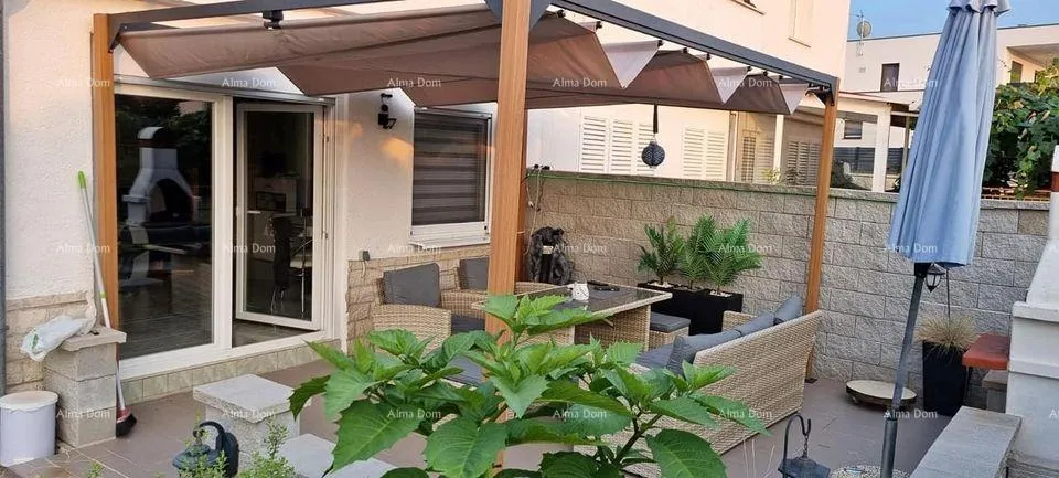 Stan NOVA VAS Prodaja lijepo uređenog, namještenog stana sa pogledom na more! Poreč