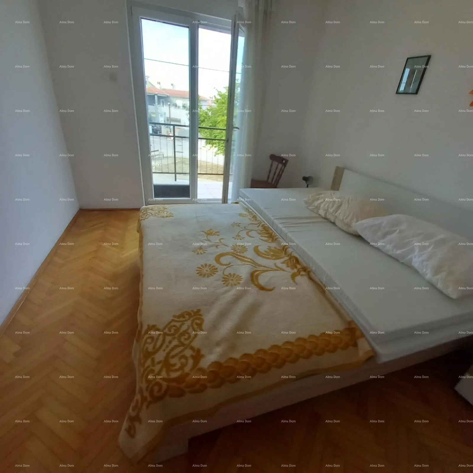 kuća prodaja, ližnjan , kuća u nizu sa tri apartmana. - slika 37