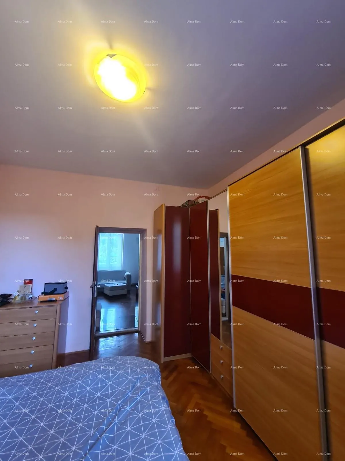 stan prostran trosobni stan površine 81 m², neposredna blizina suda, pula veruda - slika 10