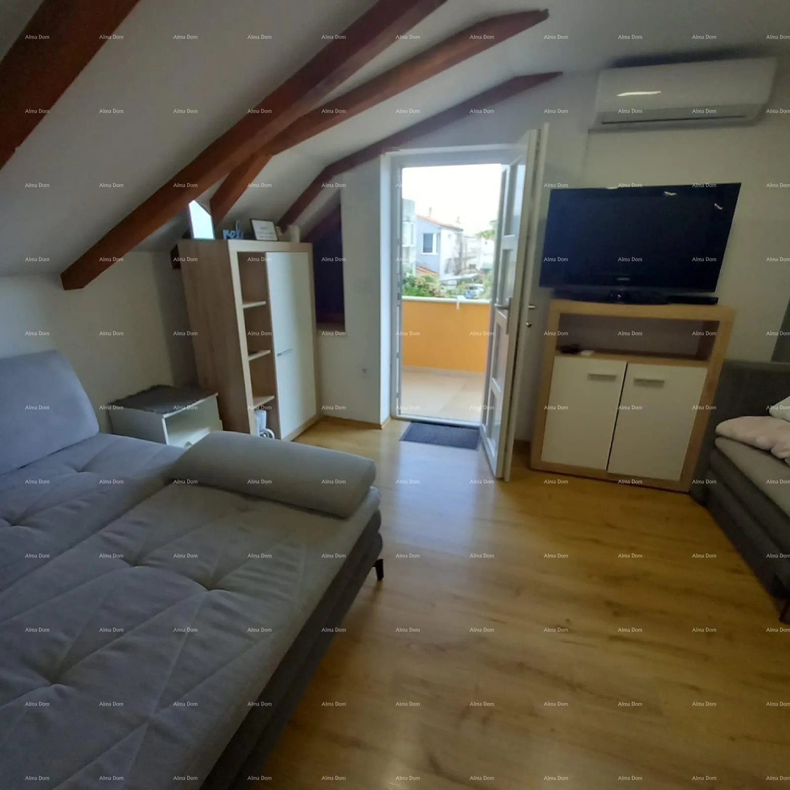 kuća prodaje se kuća sa 3 apartmana i dvorištem, blizu pule. pješčana uvala. - slika 23
