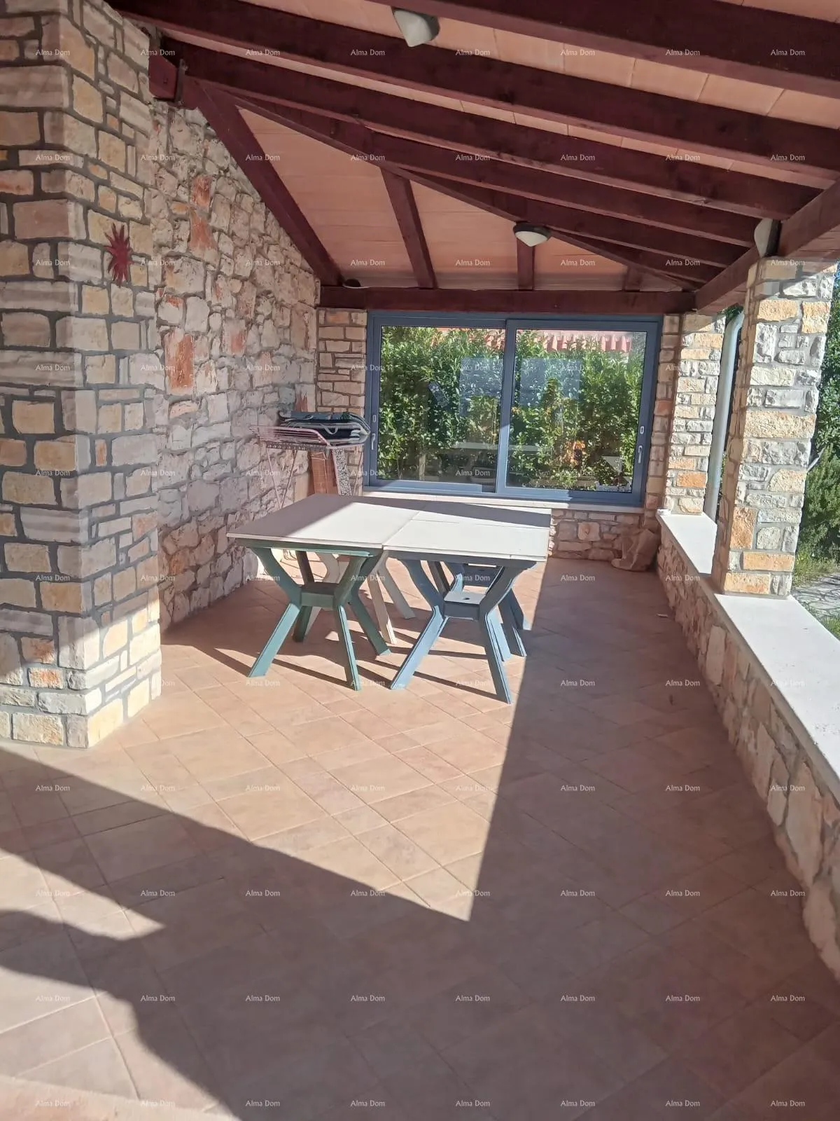 kuća blizina grada umaga. prodaje se duplex kuća, 123.65 m2 na samoj obali mora, 10 metara do mora. - slika 17
