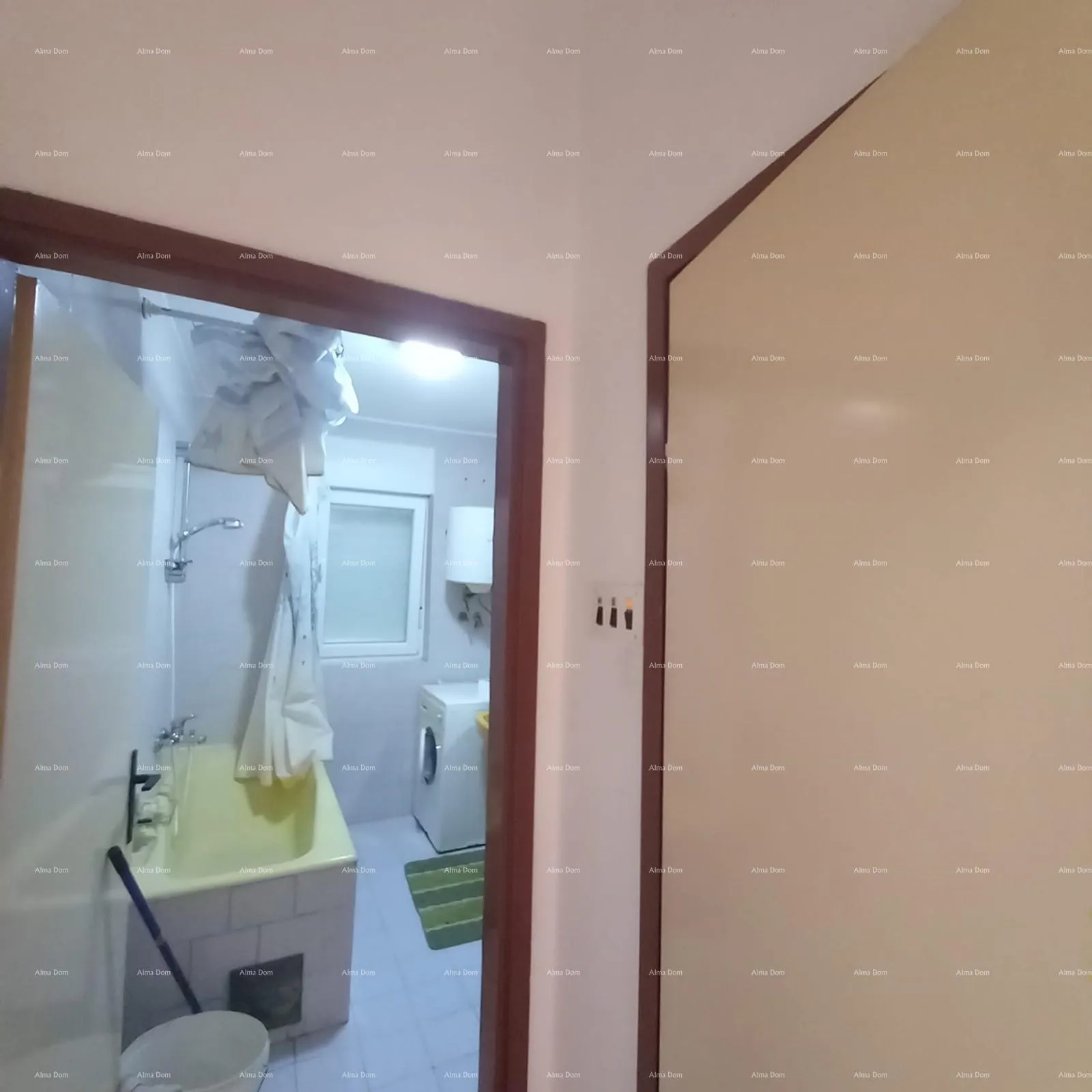 kuća prodaja, ližnjan , kuća u nizu sa tri apartmana. - slika 28