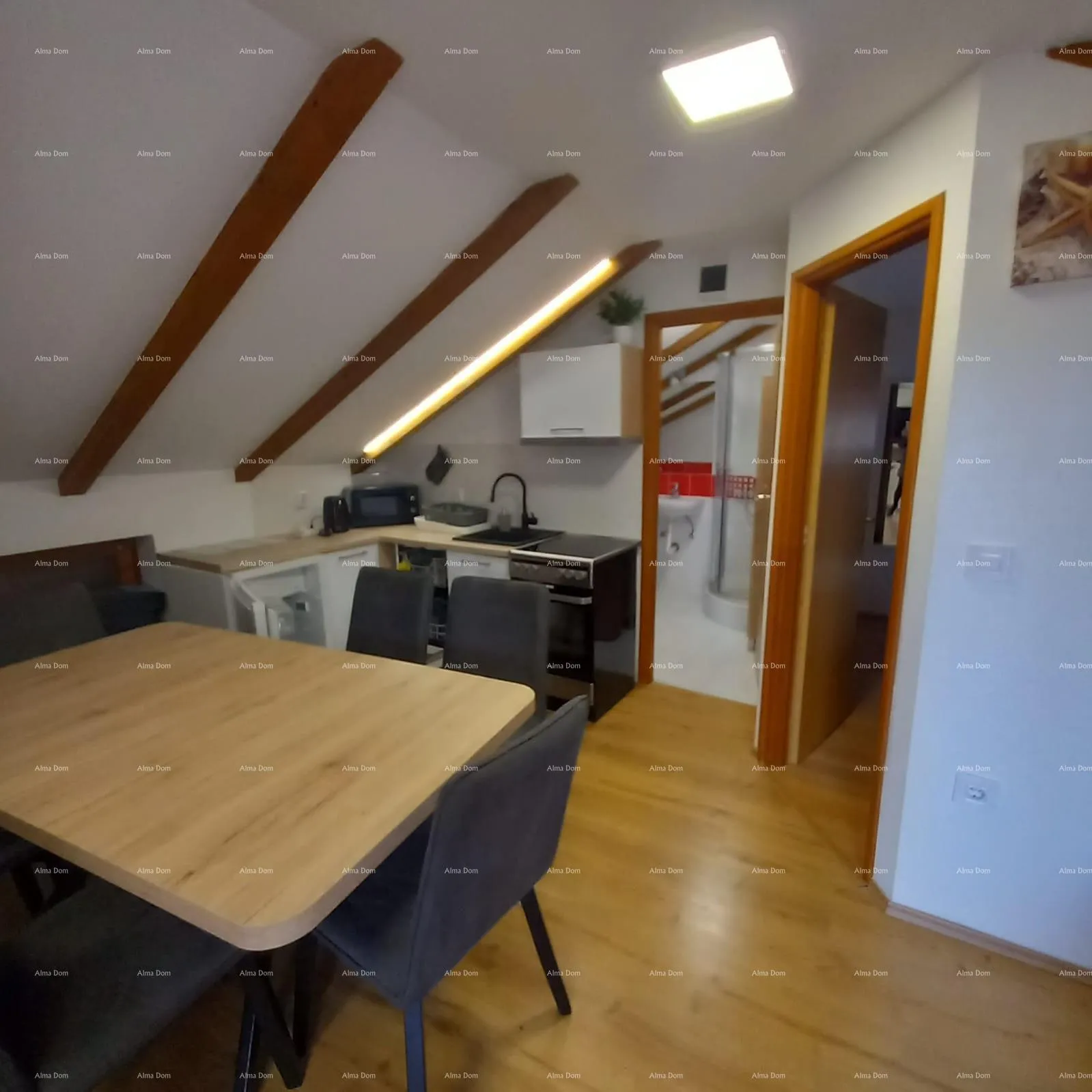 kuća prodaje se kuća sa 3 apartmana i dvorištem, blizu pule. pješčana uvala. - slika 26