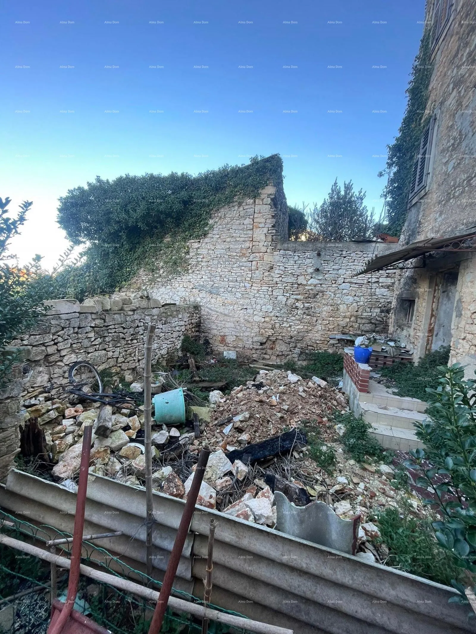 kuća prodaje se kamena kuća za renovaciju u srcu vodnjana - slika 4