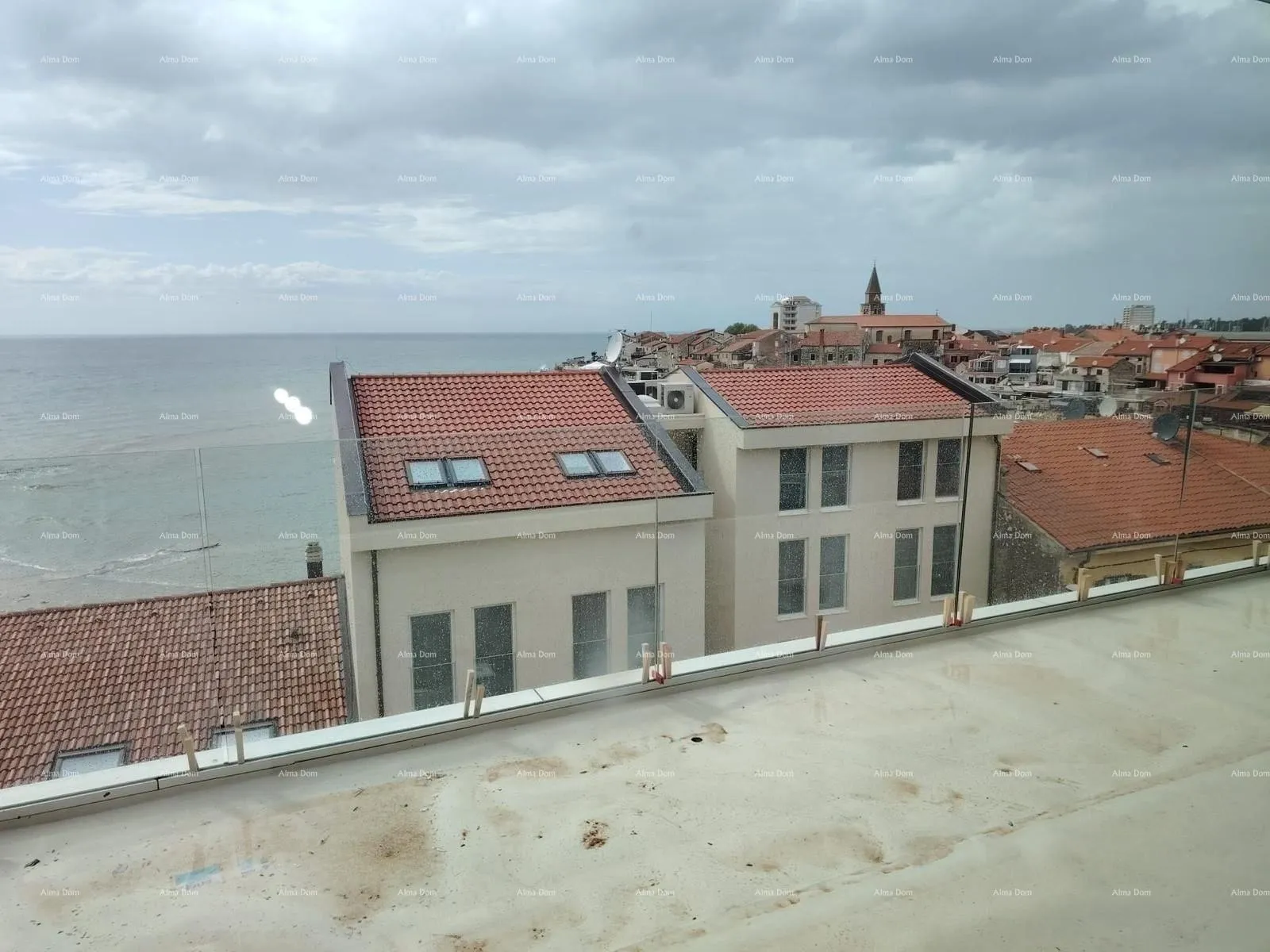 stan prodaja stanova u stambeno-poslovnoj zgradi sa pogledom na more, centar umaga! / s9a - slika 13