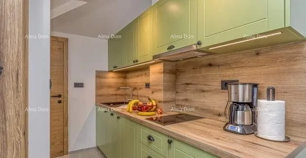 kuća prodaja prelijepe apartmanske kuće sa tri apartmana u centru, vrsar! - slika 21