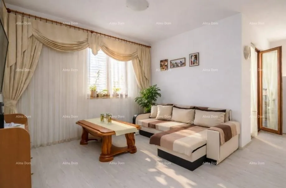 Stan Rovinj – nekretnina s dva stana s pogledom na more i parkirnim mjestom