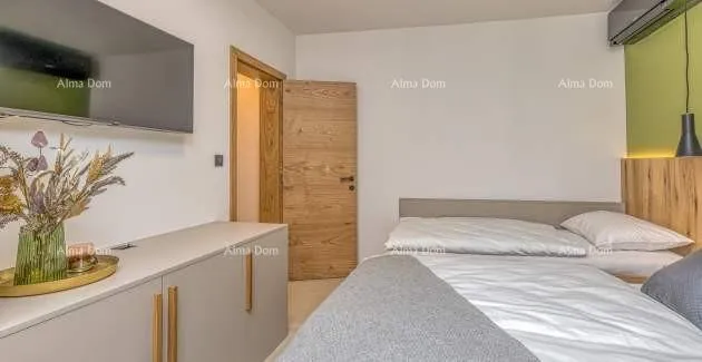 kuća prodaja prelijepe apartmanske kuće sa tri apartmana u centru, vrsar! - slika 7