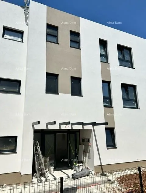 stan prodajemo stan u novogradnji sa vrtom! štinjan. - slika 3