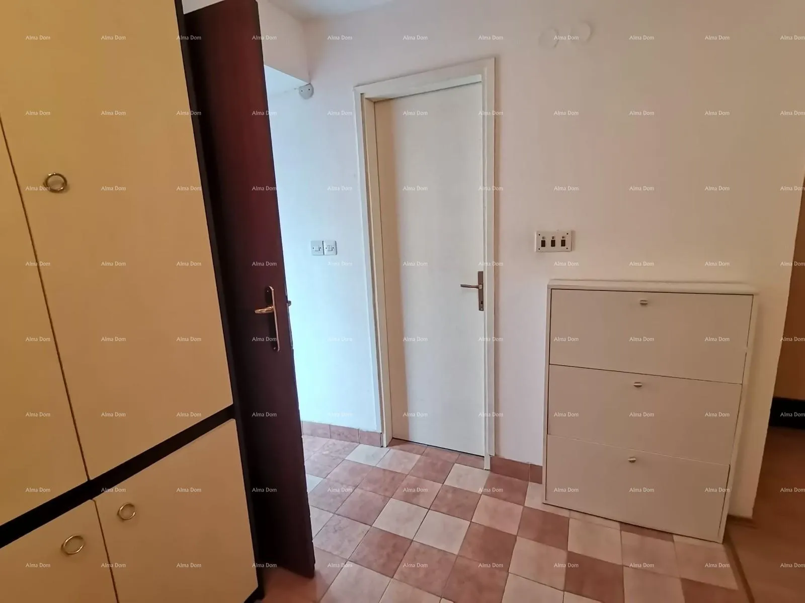 kuća prodaja kuće na tri etaže, medulin! - slika 4