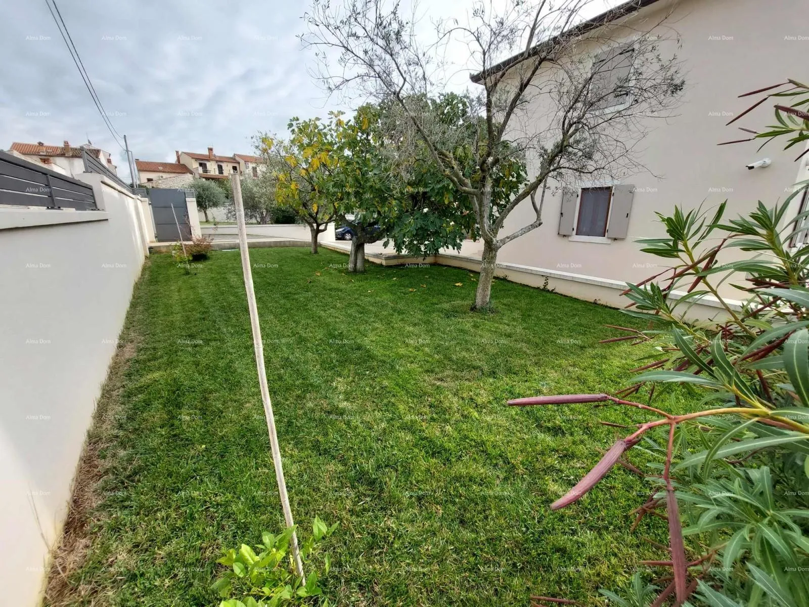 kuća moderna kuća sa dva stana, unutarnjim bazenom i velikim dvorištem - slika 9