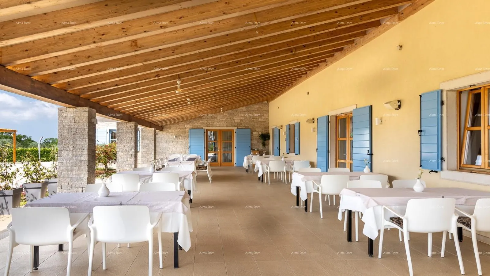 poslovni prostor hotel i restoran. blizina grada pule. veliki građevinski teren uz hotel, mogućnost gradnje vile. - slika 13