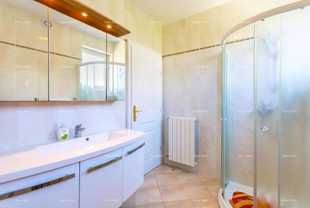 kuća kuća s apartmanima i bazenom u premanturi – pogled na more! - slika 4