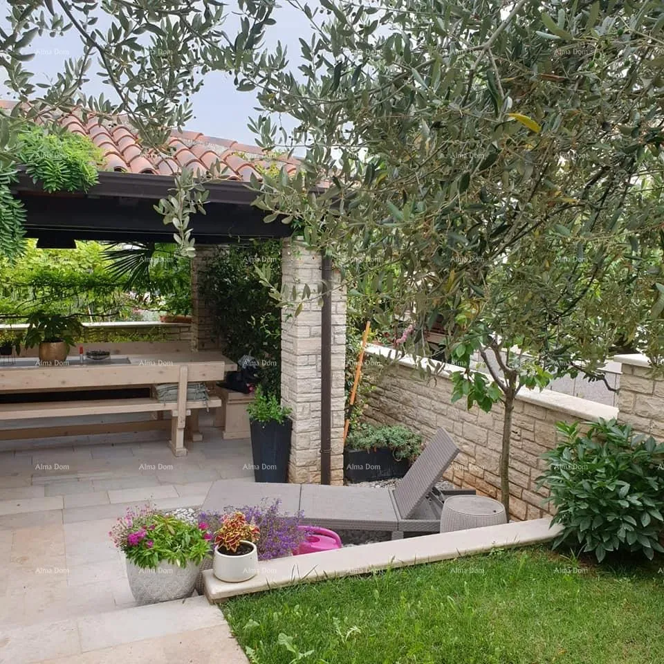 stan prodaje se stan 90m2 sa konobom i vrtom, novigrad - slika 9