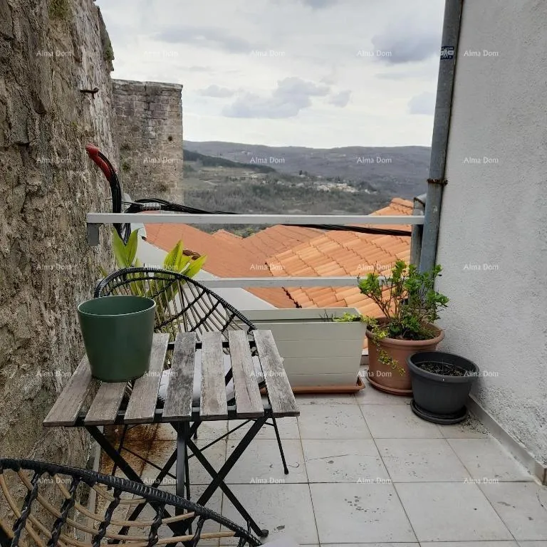 kuća prodaje se kuća, u centru motovun - slika 13