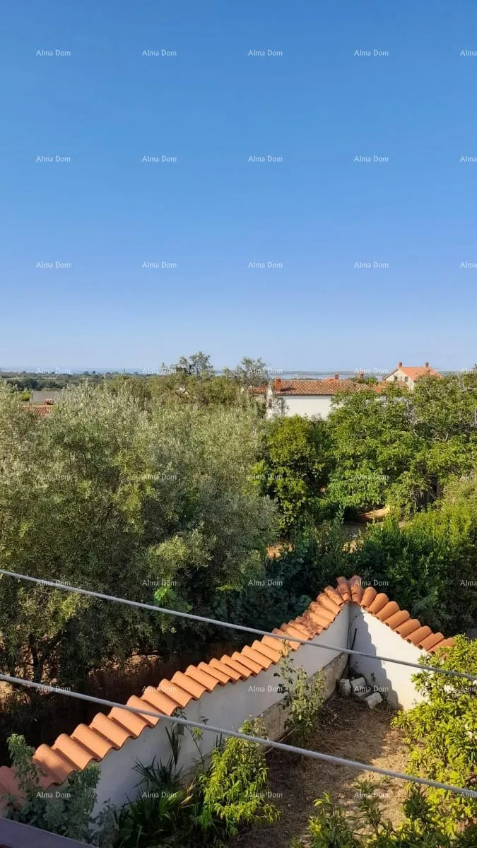 kuća prodaja, ližnjan , kuća u nizu sa tri apartmana. - slika 6