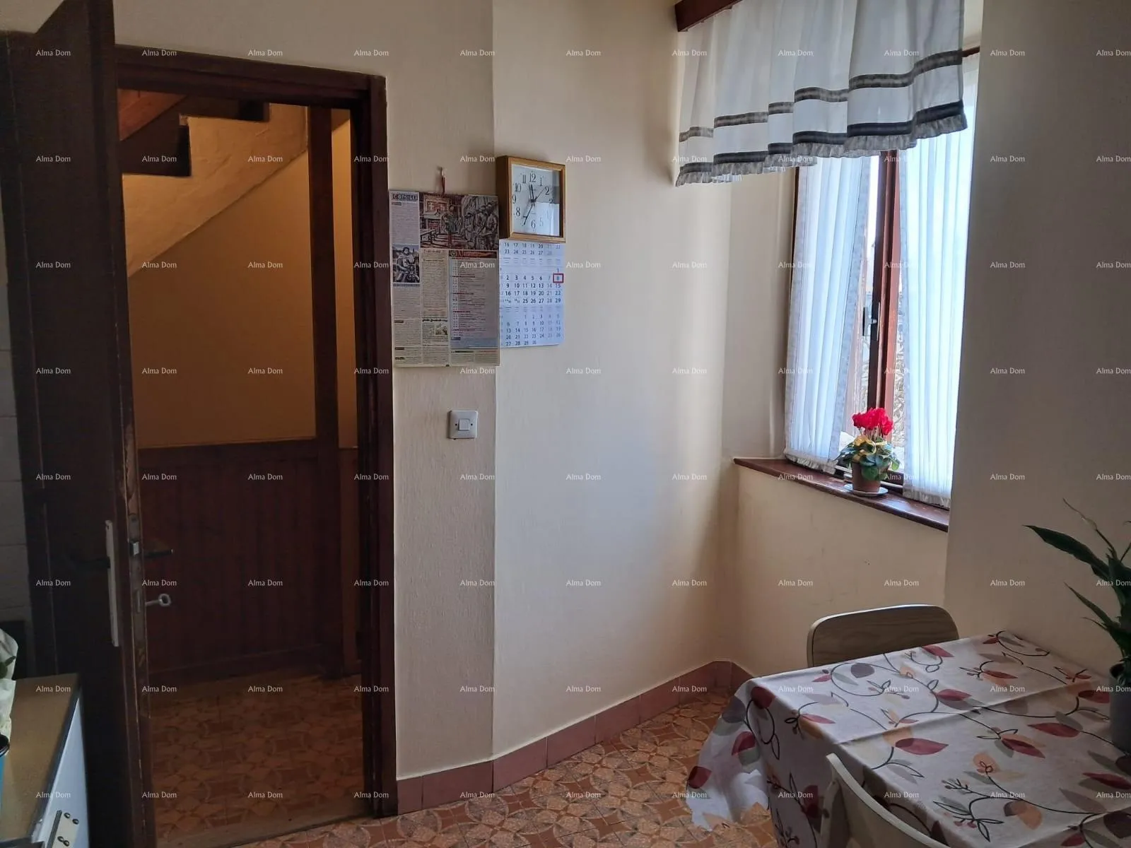 kuća buje! kuća na tri etaže u centru, - slika 7