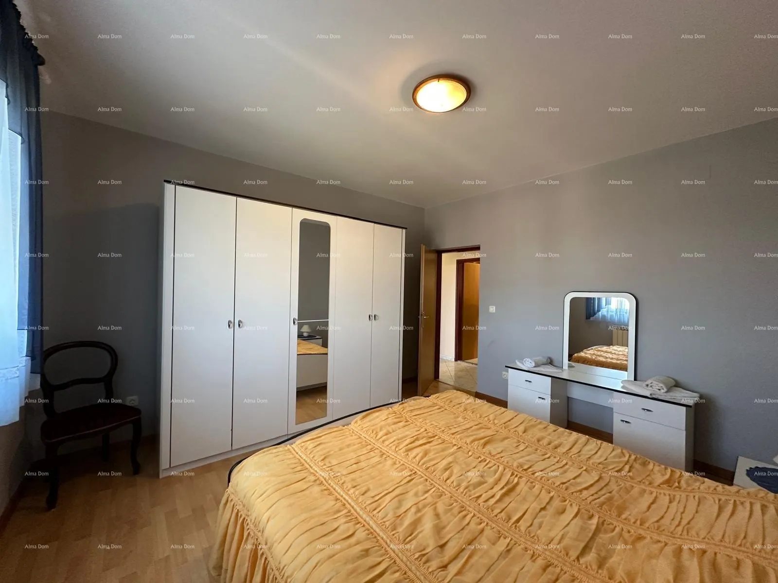 kuća prodajemo kuću sa pet apartmana na odličnoj lokaciji! - slika 12