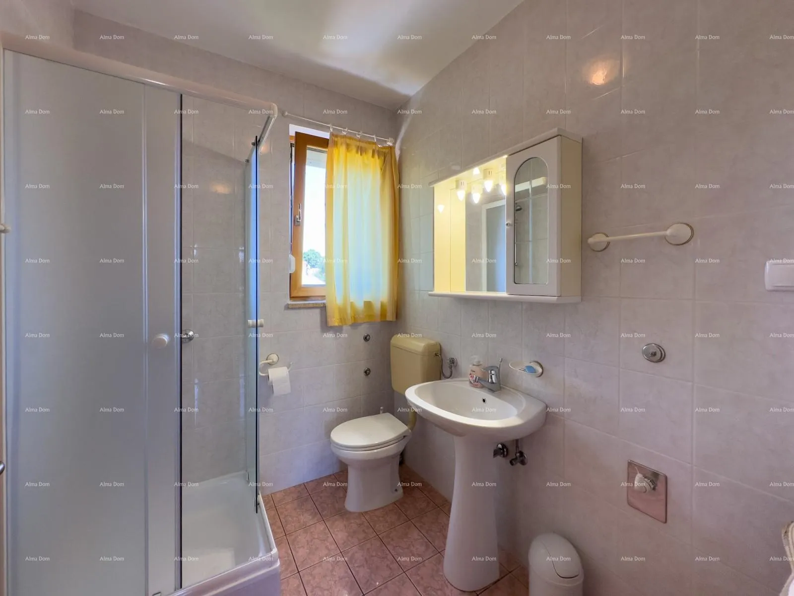 kuća prodajemo apartmansku kuću na mirnoj lokaciji u medulinu! - slika 25