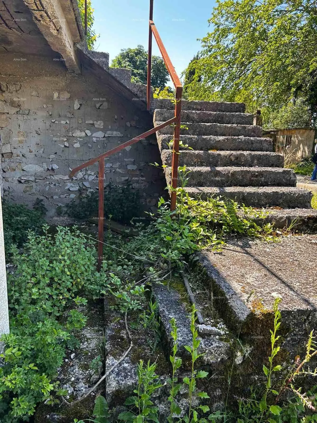 kuća prodaja kuće sa stajom i zemljištem u blizini barbana! - slika 10