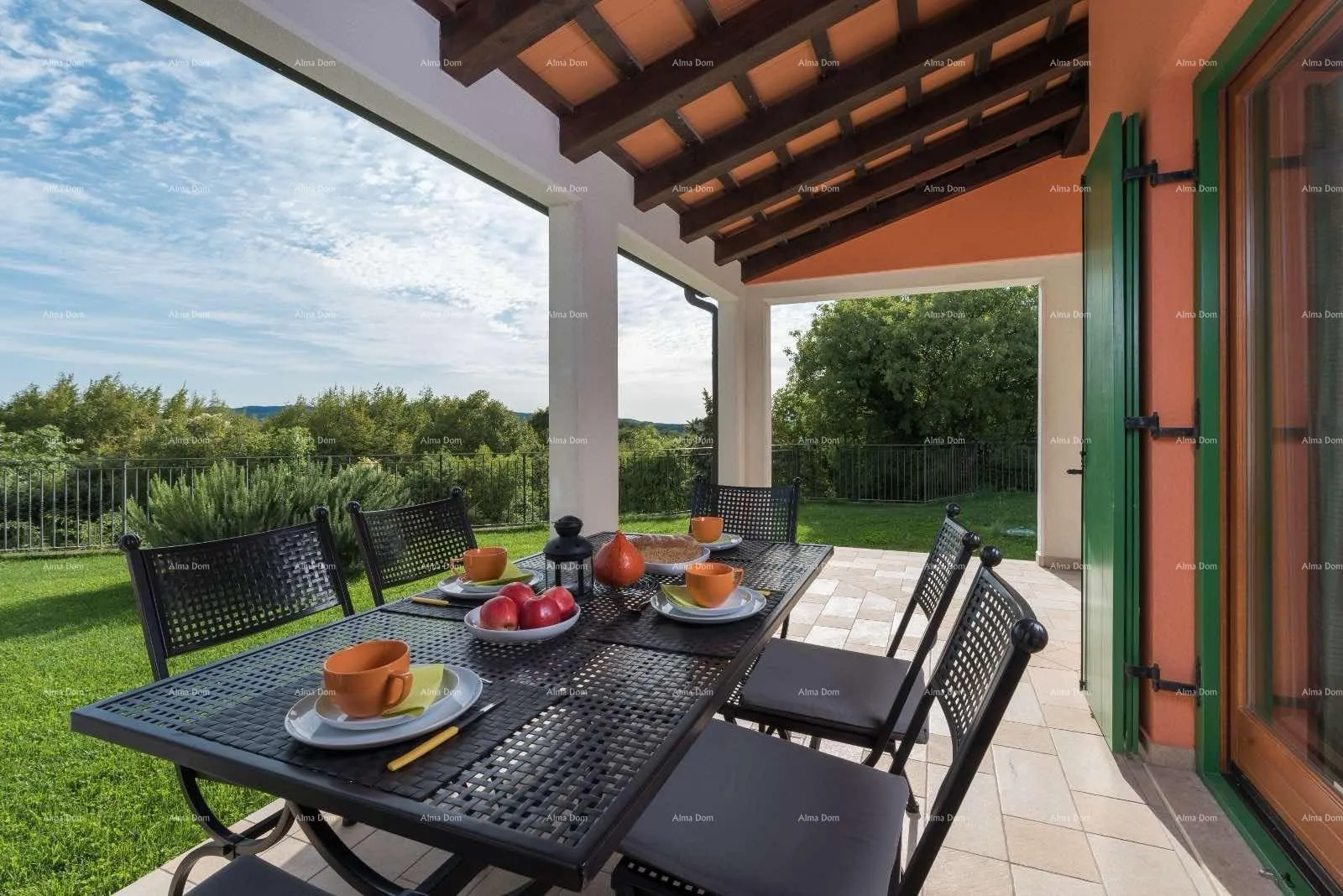 kuća vila s dva apartmana i bazenom, okolica labina - slika 2