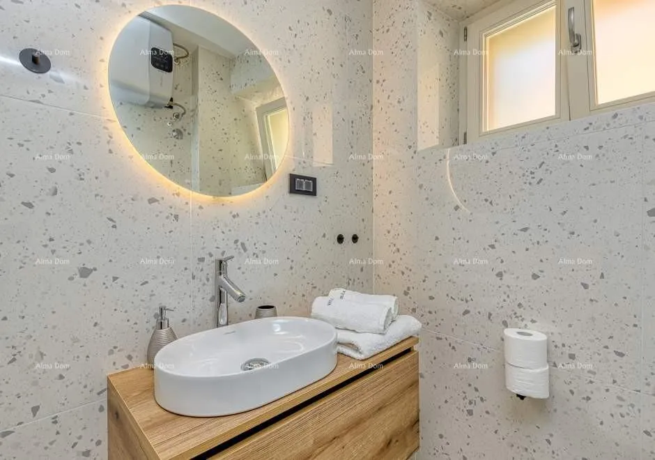 kuća prodaja prelijepe apartmanske kuće sa tri apartmana u centru, vrsar! - slika 9