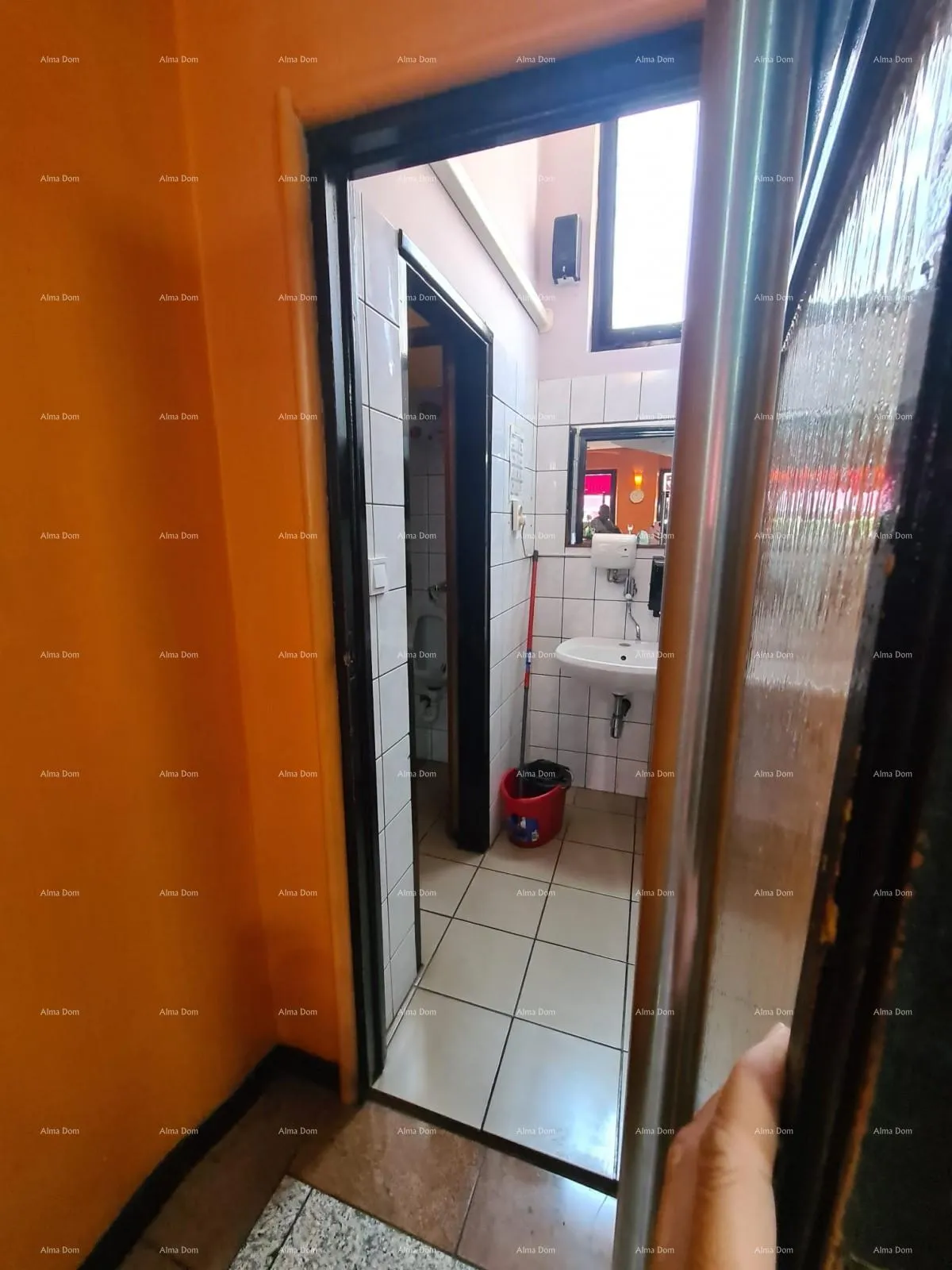 poslovni prostor na prodaju – poslovni prostor u strogom centru pule (tržnica) - slika 10