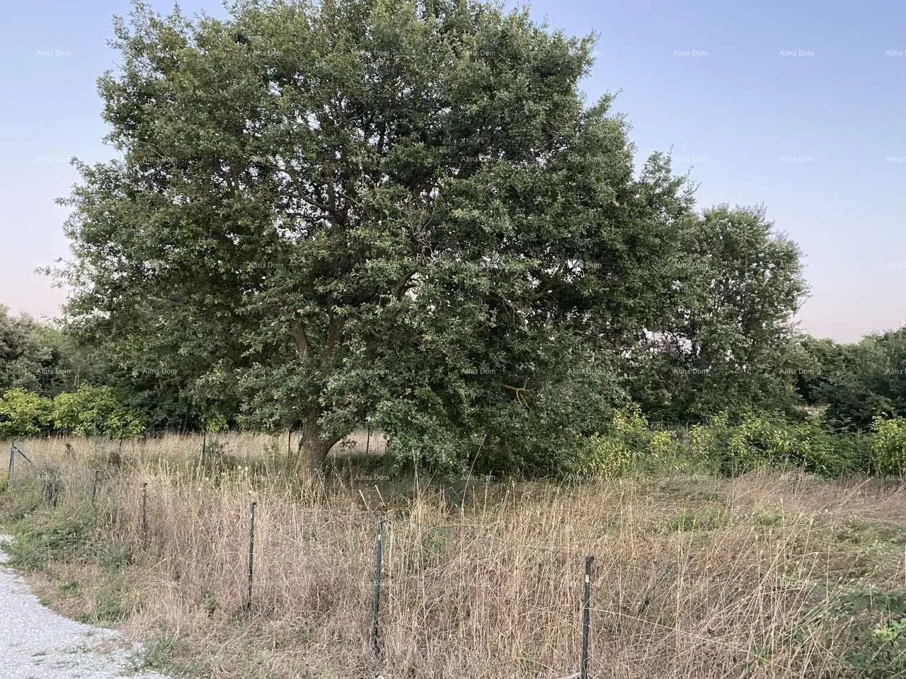 Građevinsko zemljište MEDULIN - Prodaje se građevinska parcela, 634 m2