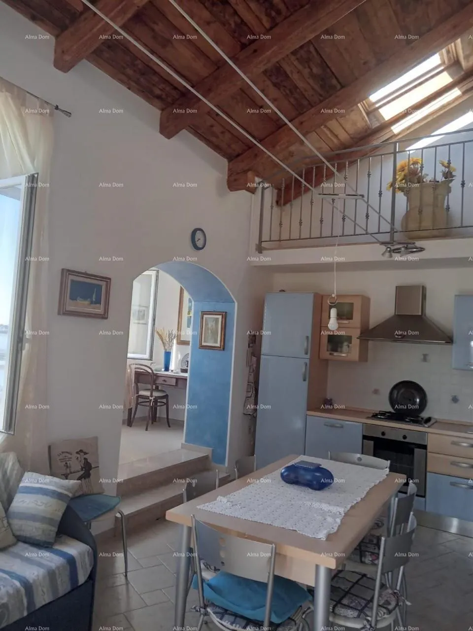 kuća blizina grada umaga. prodaje se duplex kuća, 123.65 m2 na samoj obali mora, 10 metara do mora. - slika 4