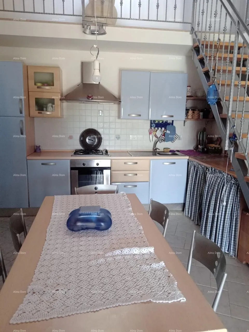 kuća blizina grada umaga. prodaje se duplex kuća, 123.65 m2 na samoj obali mora, 10 metara do mora. - slika 3