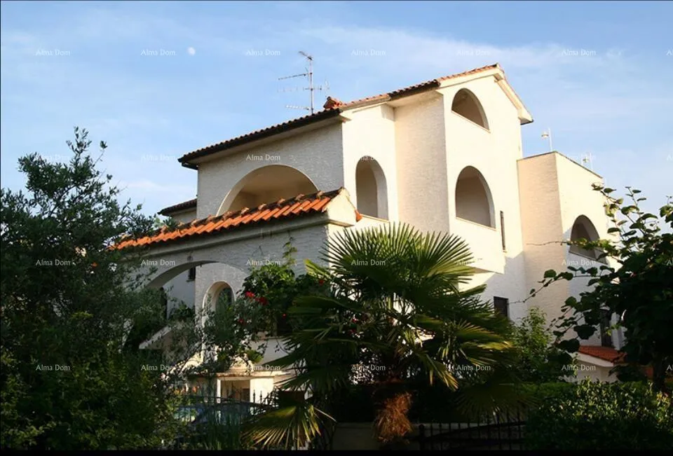 Kuća Prodaja višestambenog objekta s 9 zasebnih apartmana. Poreč!