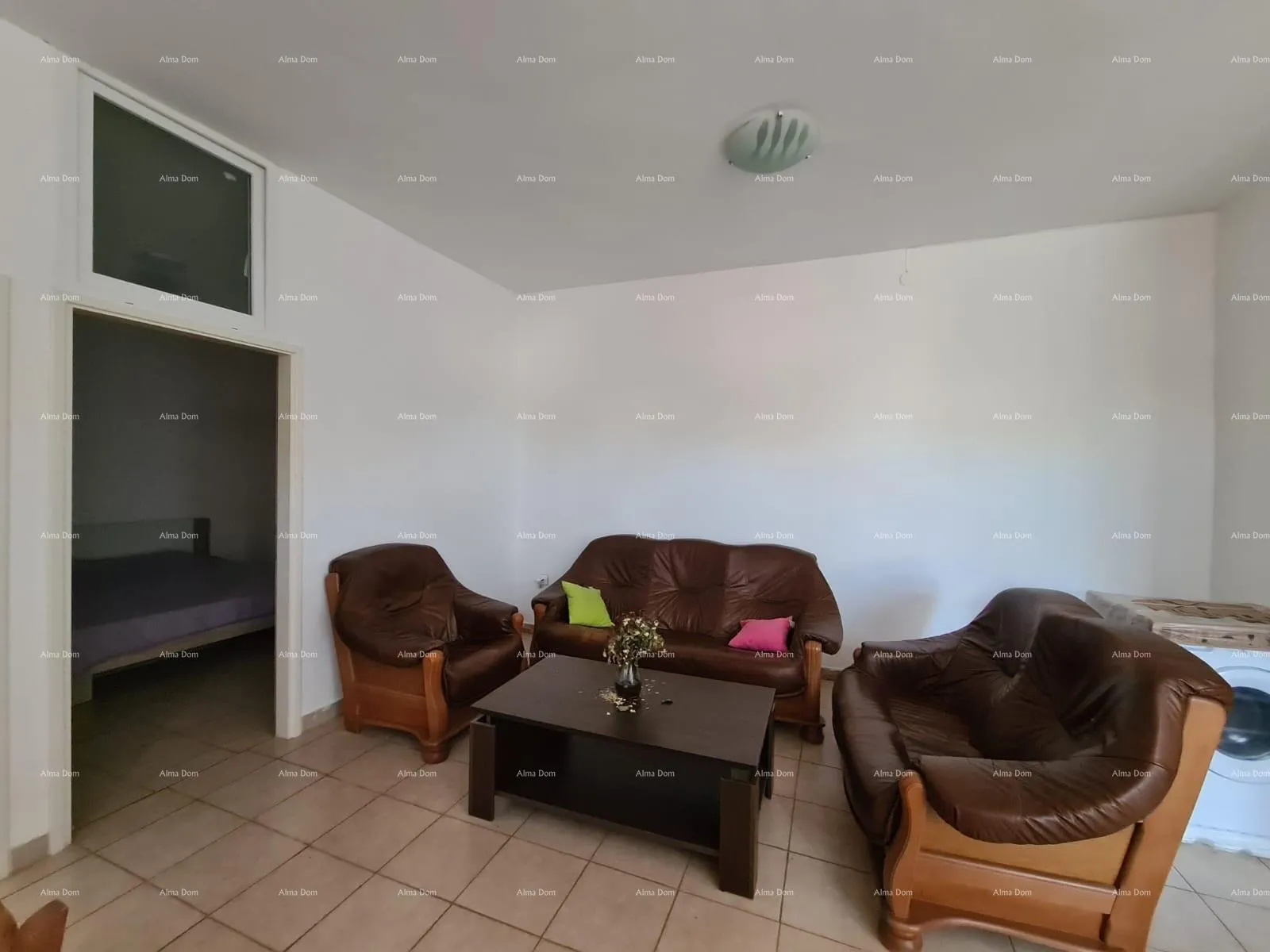 kuća prodaja, ližnjan , kuća u nizu sa tri apartmana. - slika 23