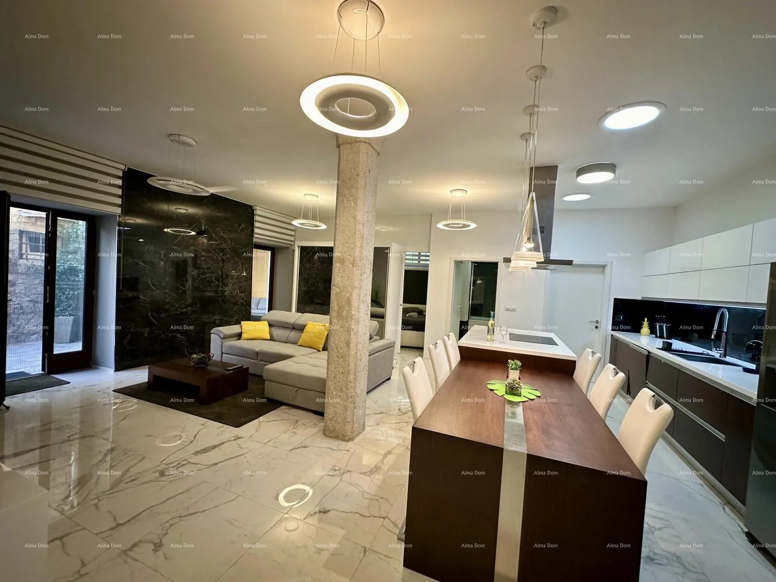 kuća prelijepa kuća s tri etažirana apartmana u staroj jezgri grada, poreč! - slika 4