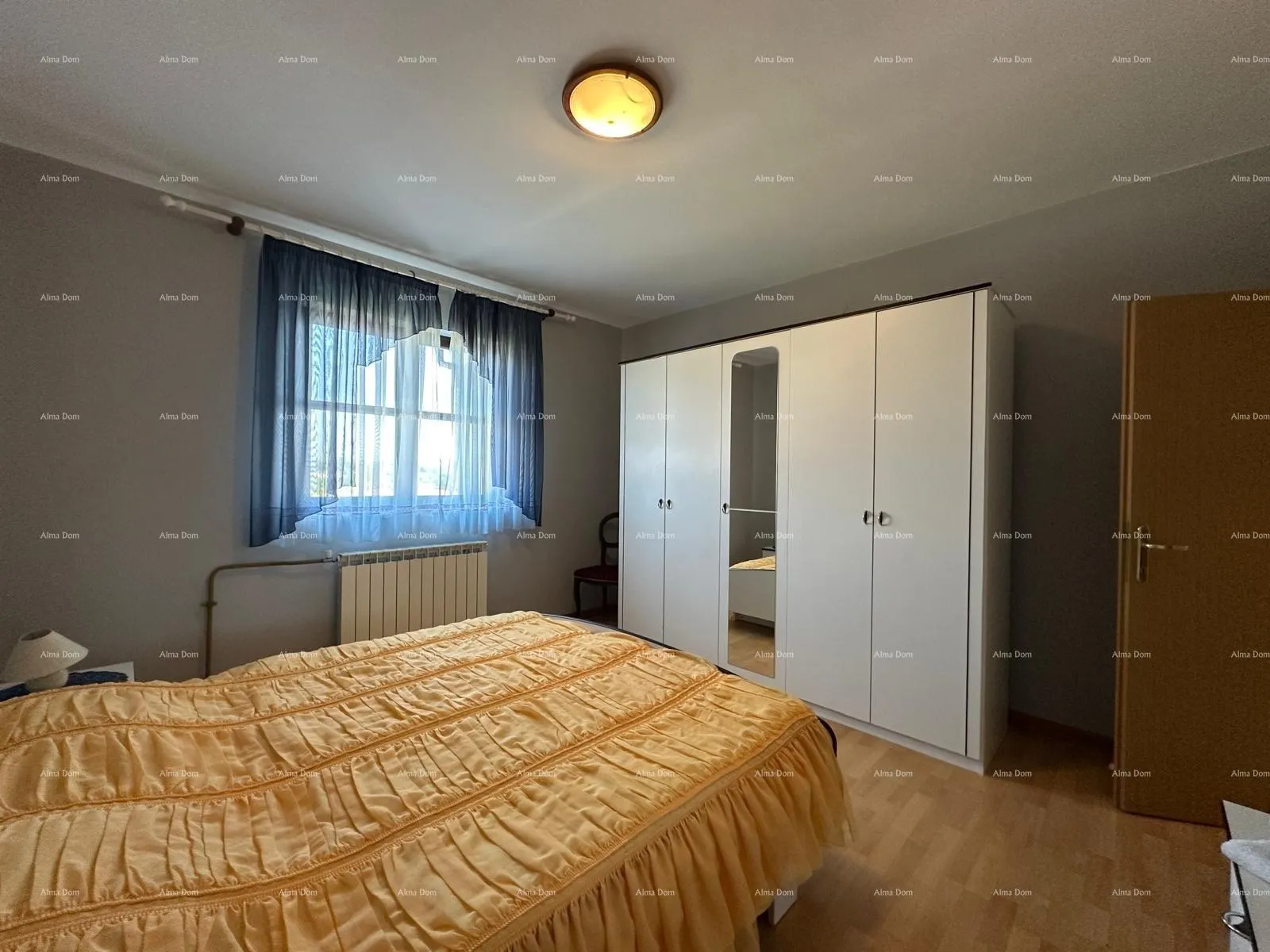 kuća prodajemo kuću sa pet apartmana na odličnoj lokaciji! - slika 10