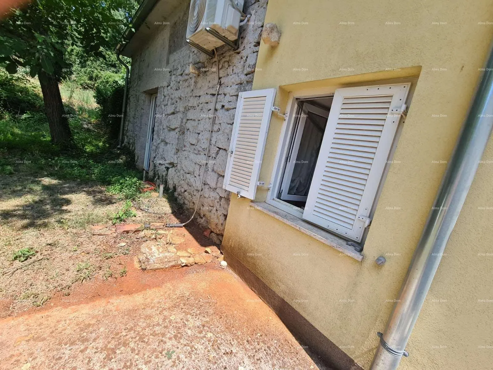kuća prodaja kuće sa dvorištem i velikim zemljištem, barban - slika 23