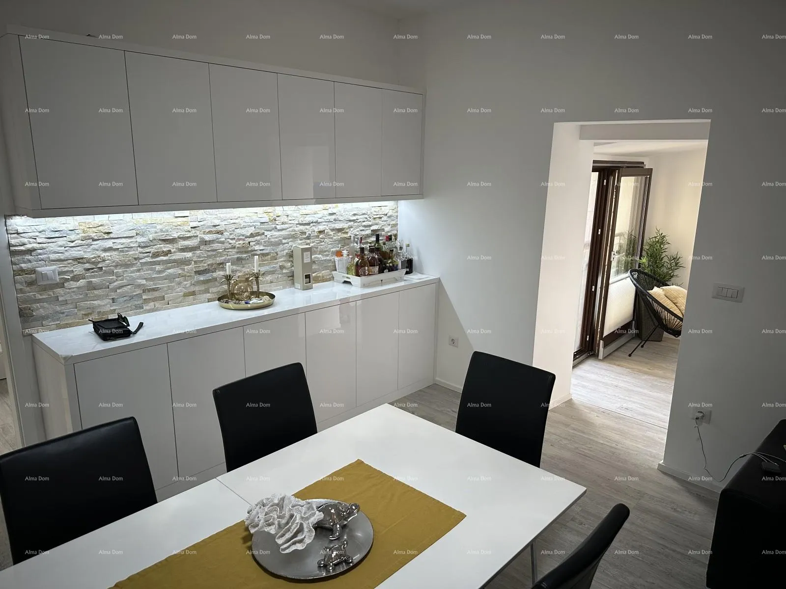 kuća prelijepa kuća s tri etažirana apartmana u staroj jezgri grada, poreč! - slika 26