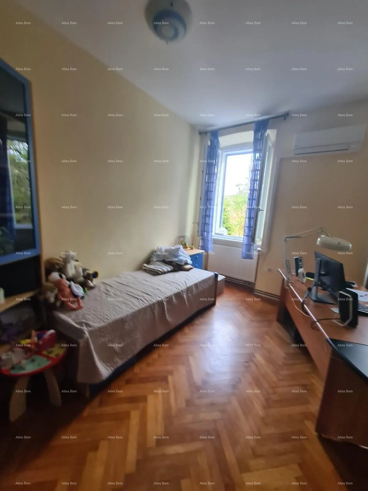 stan prostran trosobni stan površine 81 m², neposredna blizina suda, pula veruda - slika 11