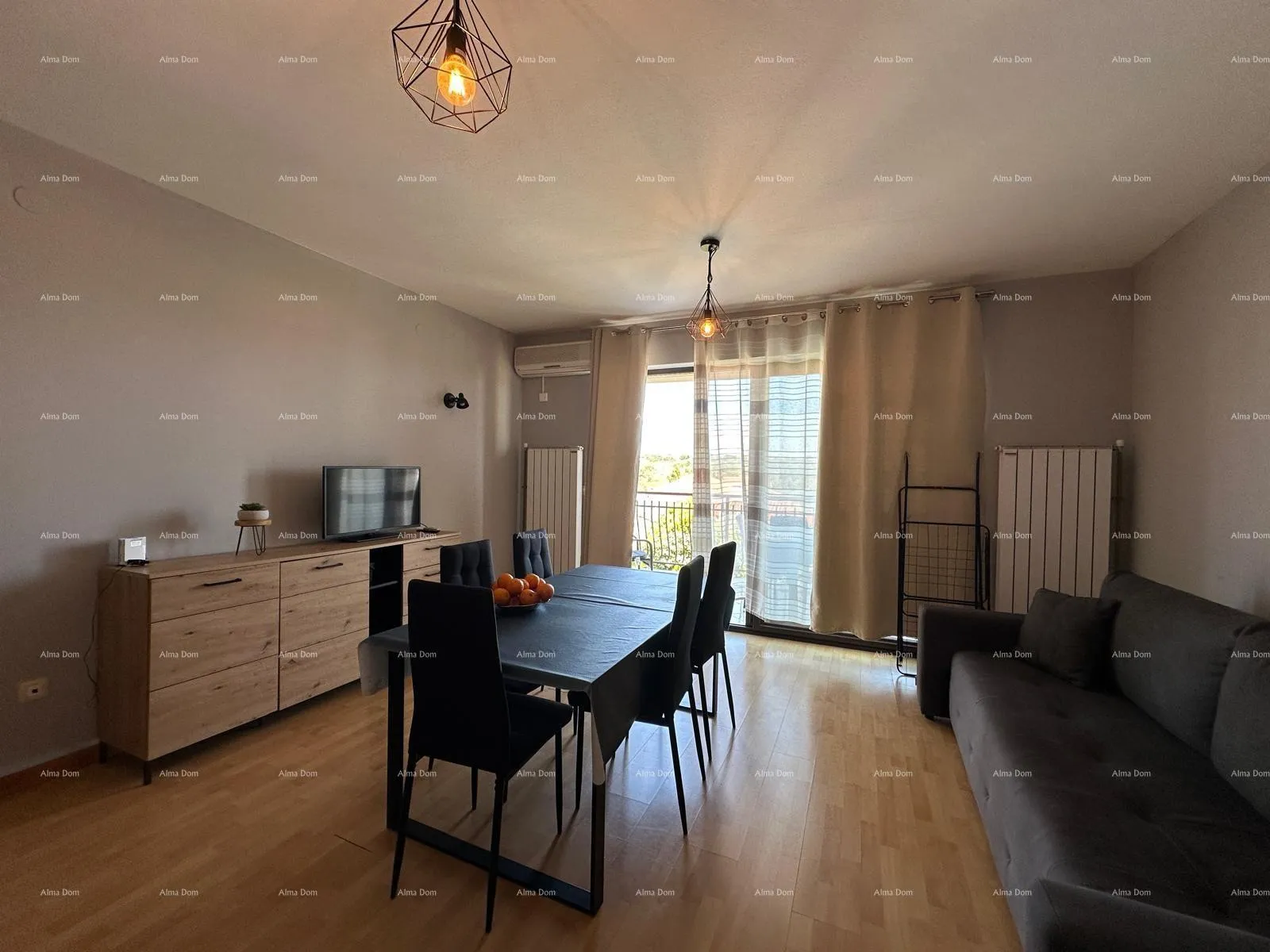 kuća prodajemo kuću sa pet apartmana na odličnoj lokaciji! - slika 23