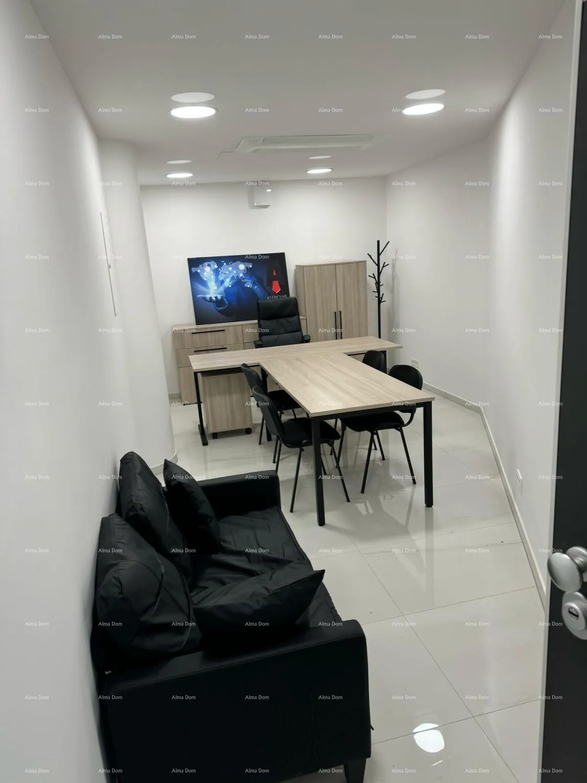 poslovni prostor prodajemo poslovni prostor u centru pule. pješačka zona. - slika 5