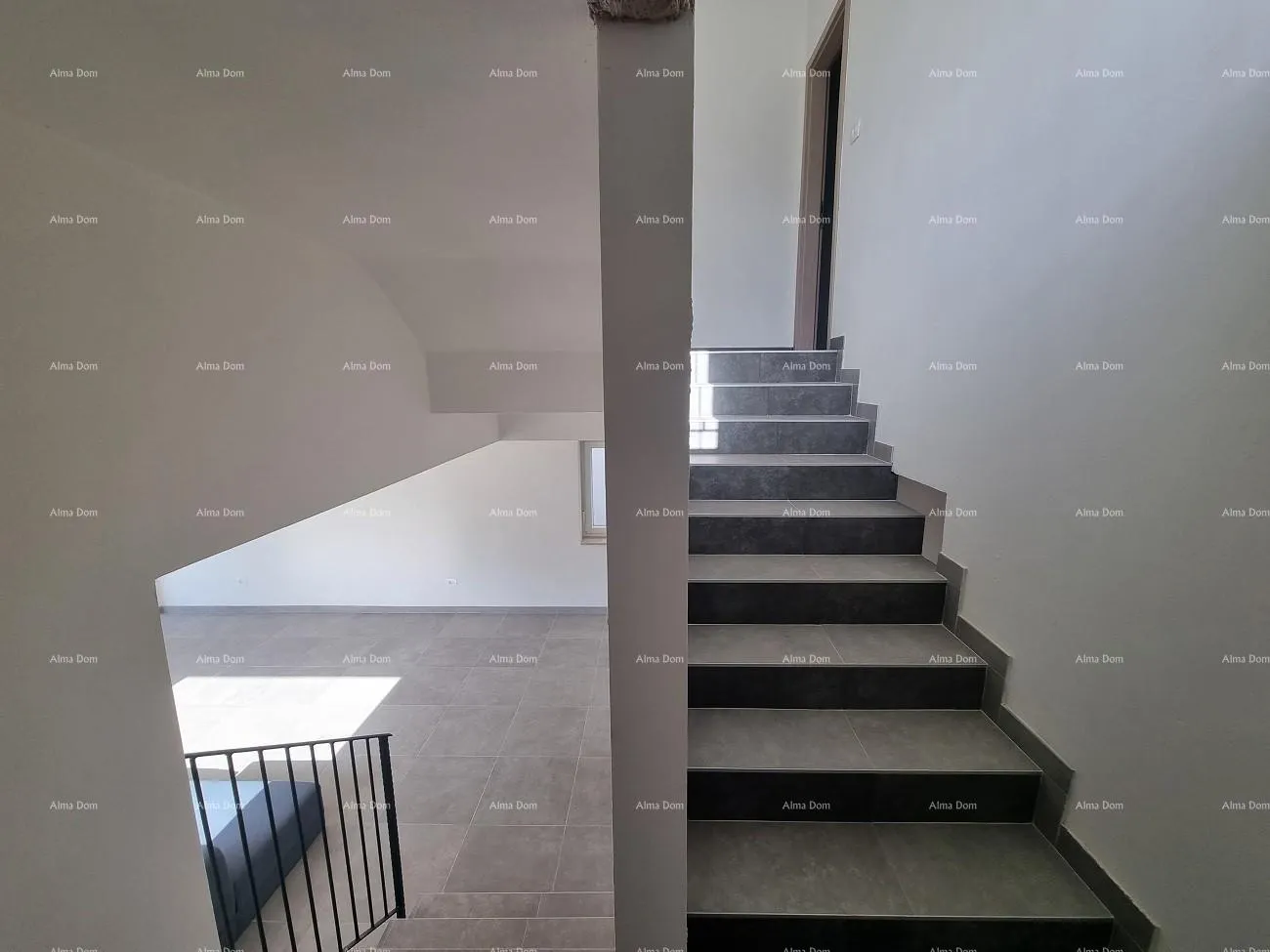 kuća moderna duplex kuća s krovnom terasom i panoramskim pogledom na more - slika 14