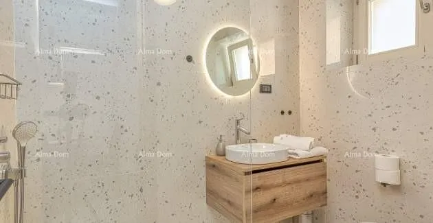 kuća prodaja prelijepe apartmanske kuće sa tri apartmana u centru, vrsar! - slika 10