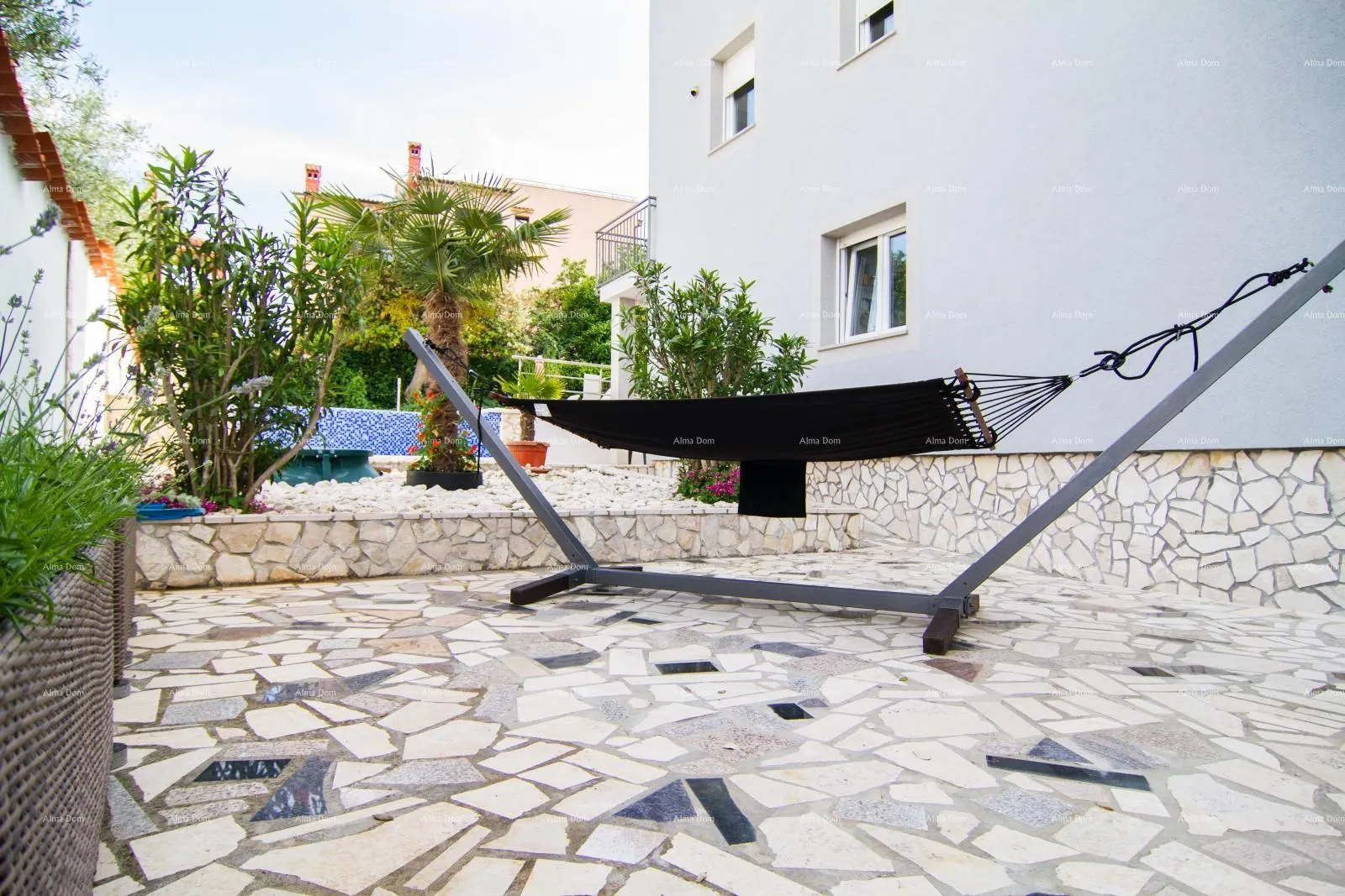 kuća na prodaju: apartmanska kuća s bazenom i pogledom na more – banjole! - slika 11