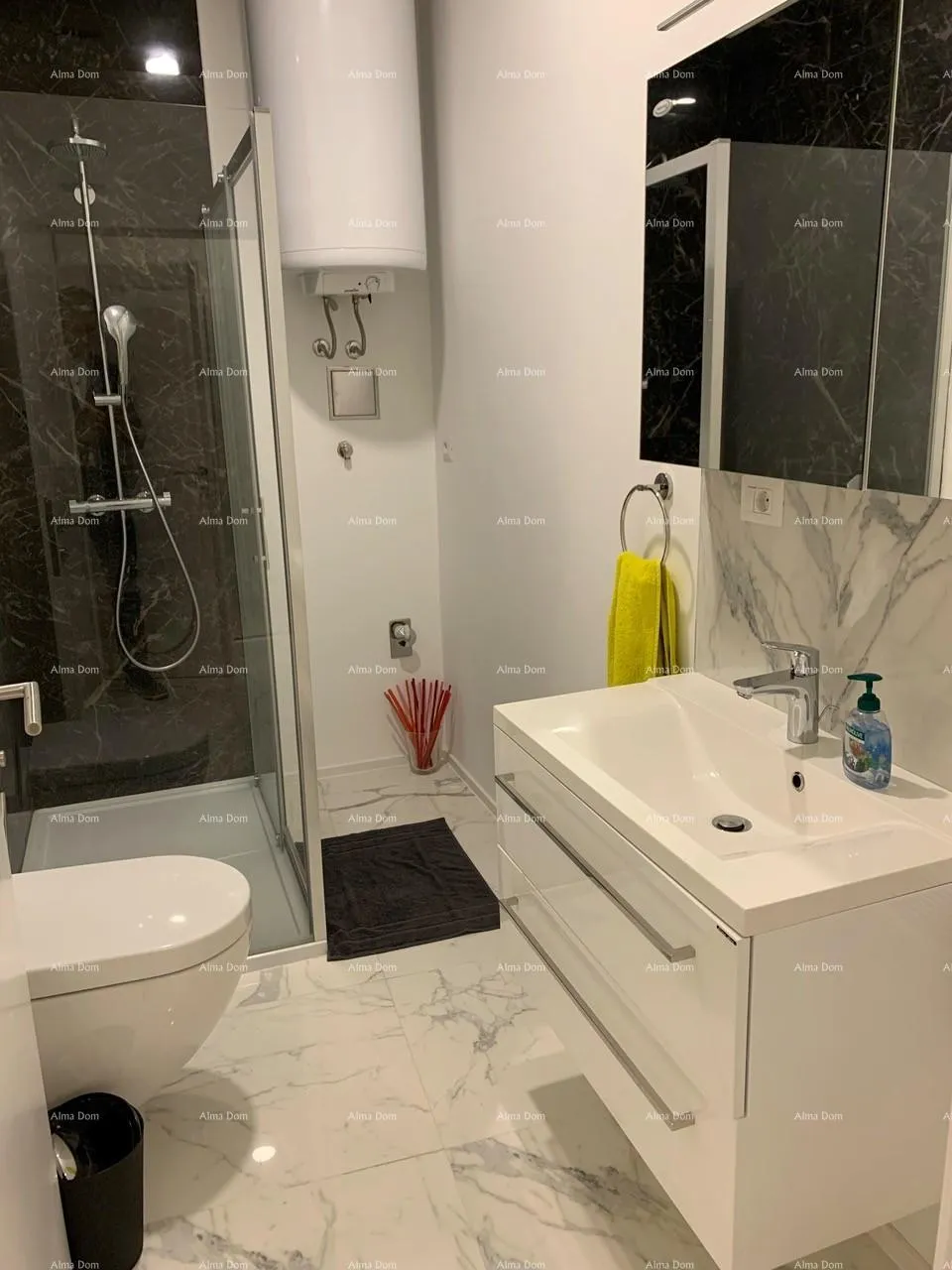 kuća prelijepa kuća s tri etažirana apartmana u staroj jezgri grada, poreč! - slika 12