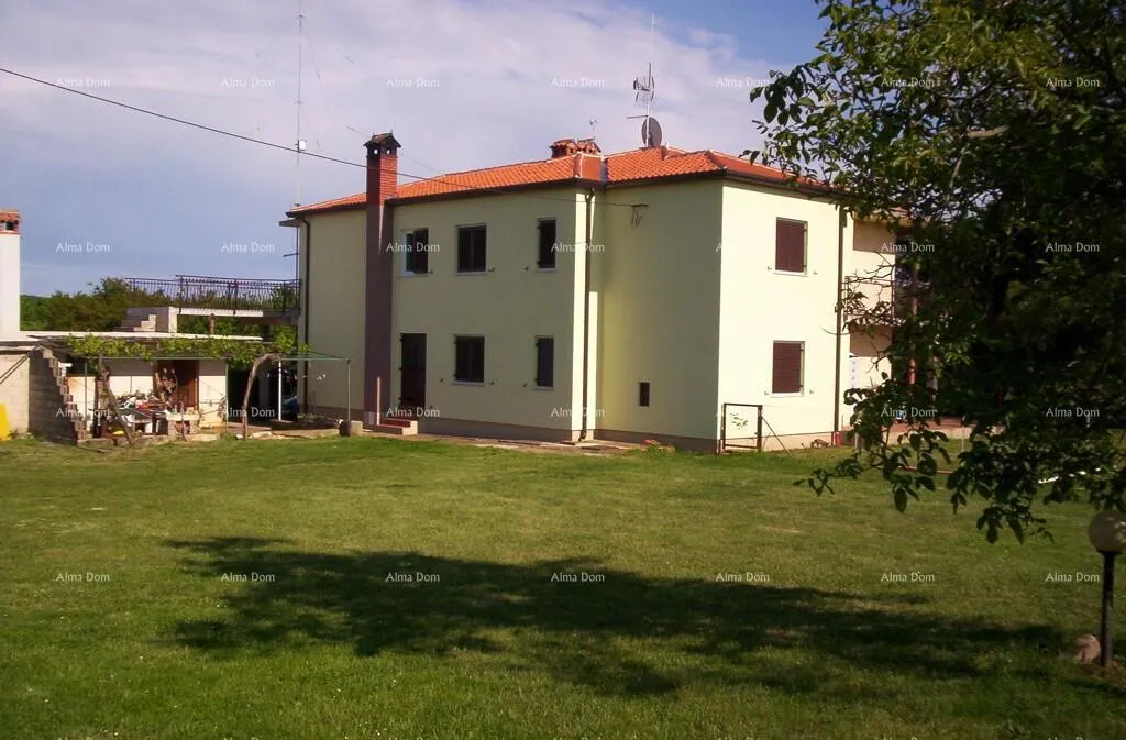 kuća kuća s tri stana i velikim zemljištem okružena vinogradima i maslinicima - slika 2
