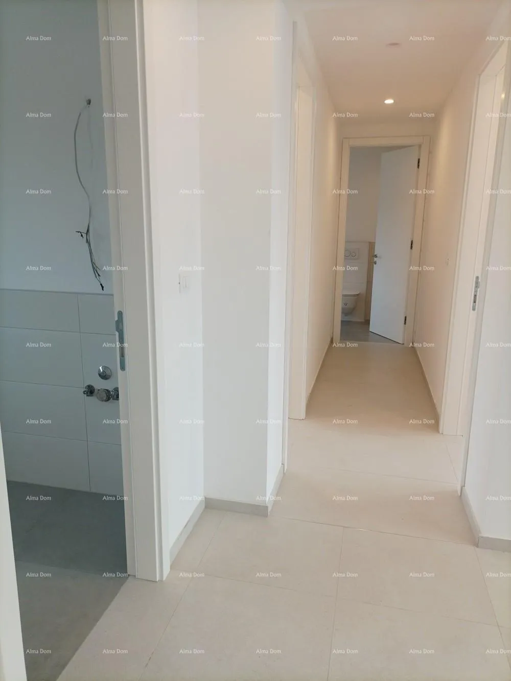 kuća moderna vila za odmor u zatvorenom kompleksu sa vilama na samoj obali mora. - slika 25