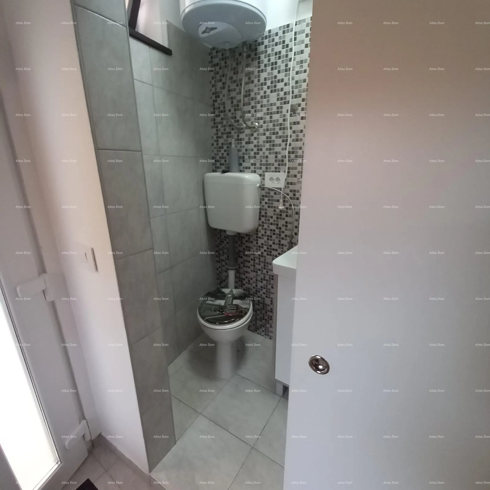 kuća prodaje se kuća sa 3 apartmana i dvorištem, blizu pule. pješčana uvala. - slika 19