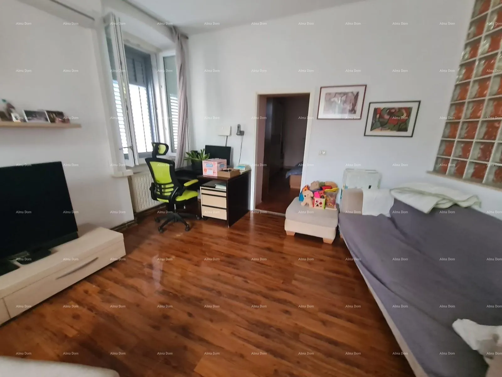 stan prostran trosobni stan površine 81 m², neposredna blizina suda, pula veruda - slika 5