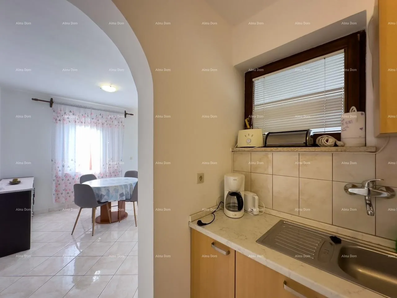 kuća prodajemo kuću sa sedam apartmana na velikoj okućnici sa bazenom i garažom. banjole - slika 23