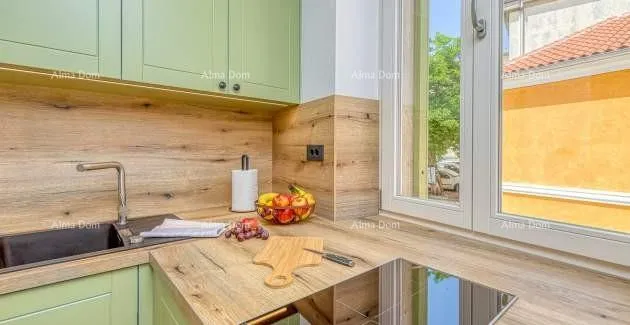 kuća prodaja prelijepe apartmanske kuće sa tri apartmana u centru, vrsar! - slika 13