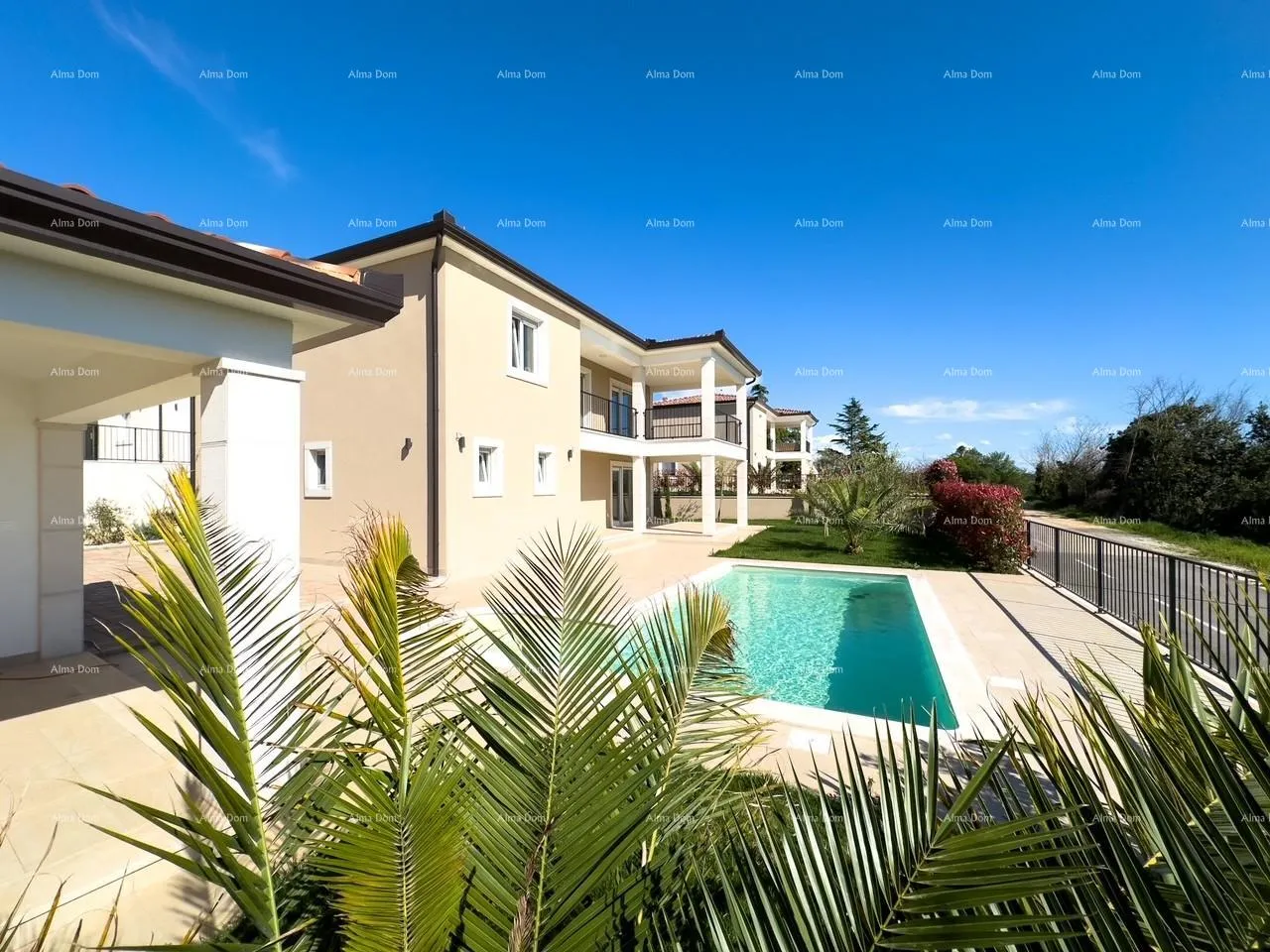 Kuća Prekrasna vila u mediteranskom stilu, Umag. Manji kompleks sa vilama , blizina novog luksuznog kompleksa Petram Resorta.